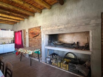 CASA CON PISCINA, BARRIO ROSA MOSQUETA, GUAYMALLÉN