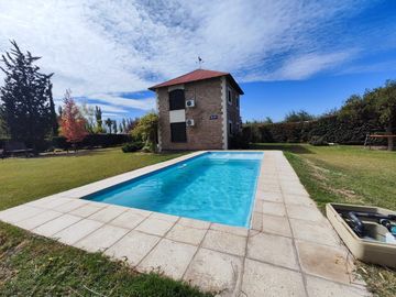 VENTA CASA EN B. LOS LIRIOS CORRALITOS GUAYMALLEN.