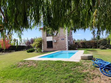 VENTA CASA EN B. LOS LIRIOS CORRALITOS GUAYMALLEN.