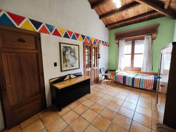 VENTA CASA EN B. LOS LIRIOS CORRALITOS GUAYMALLEN.