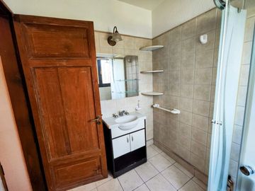 VENTA CASA EN B. LOS LIRIOS CORRALITOS GUAYMALLEN.