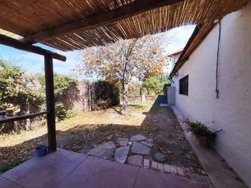 VENTA CASA EN B. LOS LIRIOS CORRALITOS GUAYMALLEN.
