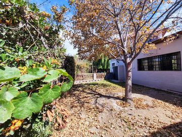 VENTA CASA EN B. LOS LIRIOS CORRALITOS GUAYMALLEN.