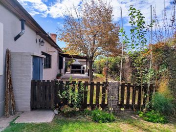 VENTA CASA EN B. LOS LIRIOS CORRALITOS GUAYMALLEN.