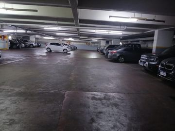 DISPONIBLE EN VENTA COCHERA FIJA Y CUBIERTA EN LA GALERIA MARGA, PORTON AUTOMATICO.