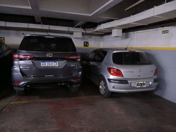 DISPONIBLE EN VENTA COCHERA FIJA Y CUBIERTA EN LA GALERIA MARGA, PORTON AUTOMATICO.