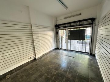 Local Cerca Avenida Zona Comercial