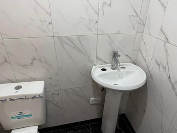 Dos Locales en 155 entre 33 y 34