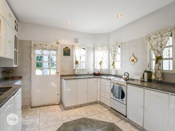Casa 3 Dormitorios Jardín y Pileta - Saavedra 2300 - Barrio Cura Rosario | Venta