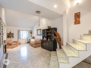 Casa 3 Dormitorios Jardín y Pileta - Saavedra 2300 - Barrio Cura Rosario | Venta