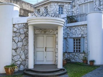 Casa 3 Dormitorios Jardín y Pileta - Saavedra 2300 - Barrio Cura Rosario | Venta