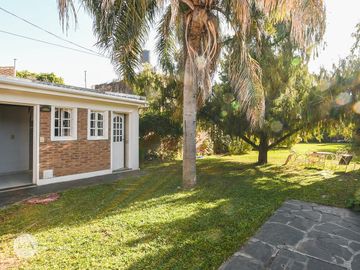 Casa 3 Dormitorios Jardín y Pileta - Saavedra 2300 - Barrio Cura Rosario | Venta