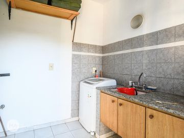 Casa 3 Dormitorios Jardín y Pileta - Saavedra 2300 - Barrio Cura Rosario | Venta