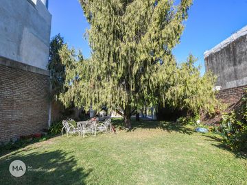 Casa 3 Dormitorios Jardín y Pileta - Saavedra 2300 - Barrio Cura Rosario | Venta