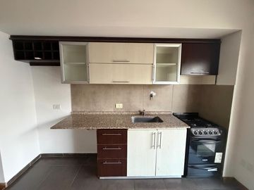 Departamento monoambiente con balcón al contrafrente!