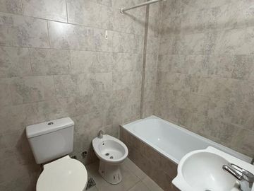 Departamento monoambiente con balcón al contrafrente!