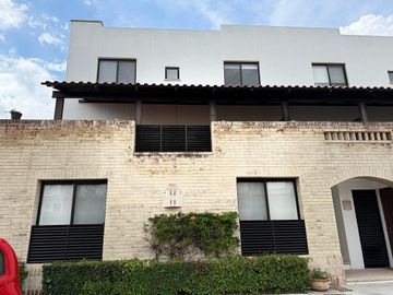 El Refugio departamento en venta en planta baja con jardín extra