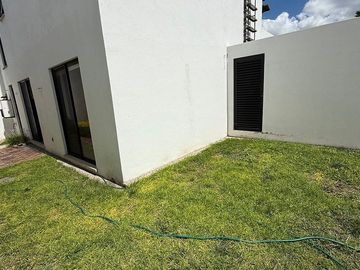 El Refugio departamento en venta en planta baja con jardín extra
