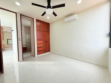 EN VENTA CASA DE 4 RECÁMARAS + FAMILY ROOM DENTRO DE PRIVADA ALTOZANO
