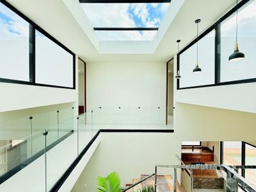 EN VENTA CASA DE 4 RECÁMARAS + FAMILY ROOM DENTRO DE PRIVADA ALTOZANO