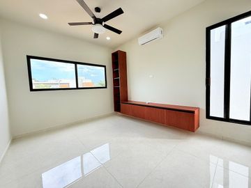 EN VENTA CASA DE 4 RECÁMARAS + FAMILY ROOM DENTRO DE PRIVADA ALTOZANO