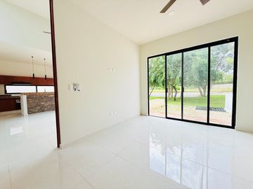 EN VENTA CASA DE 4 RECÁMARAS + FAMILY ROOM DENTRO DE PRIVADA ALTOZANO