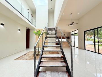 CASA DE 4 RECÁMARAS EN ESQUINA DENTRO DE PRIVADA ALTOZANO