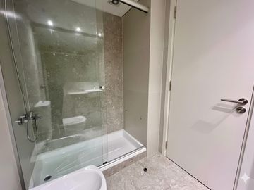 VENTA - Departamento Dúplex Dos Dormitorios, Balcón Aterrazado. Amenidades. Centro, Rosario