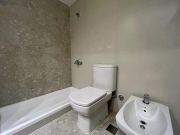 VENTA - Departamento Dúplex Dos Dormitorios, Balcón Aterrazado. Amenidades. Centro, Rosario