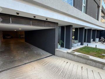 Venta Cochera Neuquén cubierta edif. R2