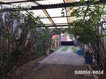 Casa reciclada en venta en Tigre Centro, 4 ambientes con jardín, pileta y parrilla