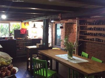 Casa reciclada en venta en Tigre Centro, 4 ambientes con jardín, pileta y parrilla