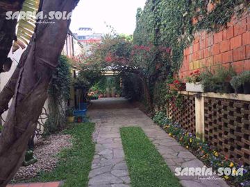 Casa reciclada en venta en Tigre Centro, 4 ambientes con jardín, pileta y parrilla