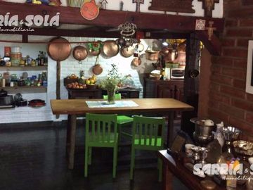 Casa reciclada en venta en Tigre Centro, 4 ambientes con jardín, pileta y parrilla