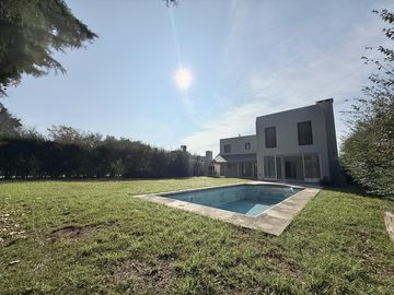 Casa en Alquiler en Barrio Cerrado El Portillo, Pilar