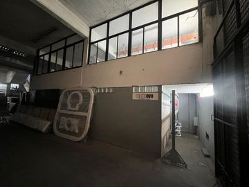 Depósito s/ importante Av. con inmejorable ubicación logística.