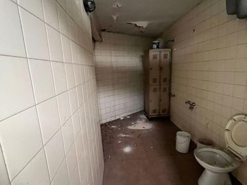Depósito s/ importante Av. con inmejorable ubicación logística.