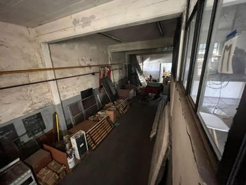 Depósito s/ importante Av. con inmejorable ubicación logística.