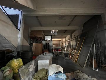 Depósito s/ importante Av. con inmejorable ubicación logística.