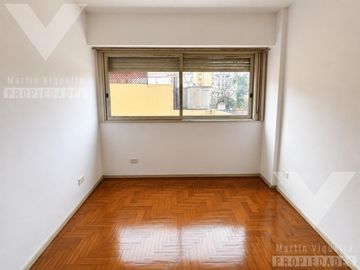 Semipiso de  2 ambientes al contrafrente en Flores. Bonifacio y R. Indarte