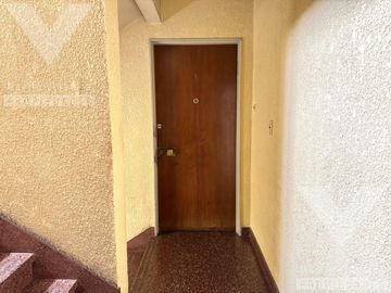 Semipiso de  2 ambientes al contrafrente en Flores. Bonifacio y R. Indarte
