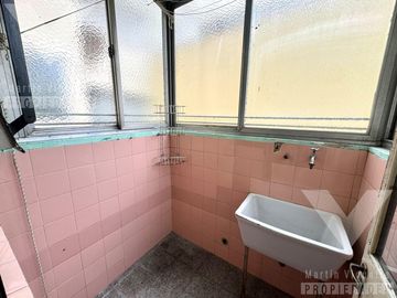 Semipiso de  2 ambientes al contrafrente en Flores. Bonifacio y R. Indarte