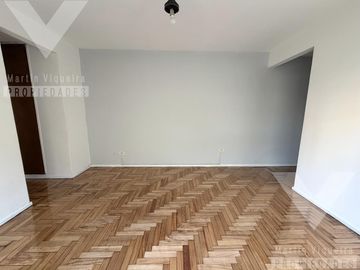 Semipiso de  2 ambientes al contrafrente en Flores. Bonifacio y R. Indarte