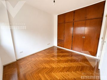 Semipiso de  2 ambientes al contrafrente en Flores. Bonifacio y R. Indarte