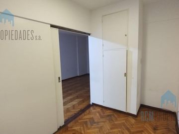 Departamento 3 ambientes amplio con baulera en Recoleta