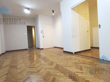 Departamento 3 ambientes amplio con baulera en Recoleta