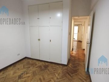 Departamento 3 ambientes amplio con baulera en Recoleta