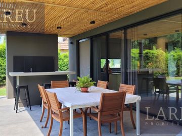 Casa en el Barrio Privado Villa Rosa, Pilar