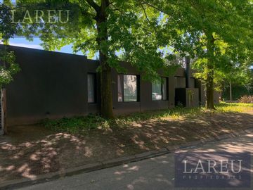 Casa en el Barrio Privado Villa Rosa, Pilar