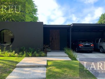 Casa en el Barrio Privado Villa Rosa, Pilar